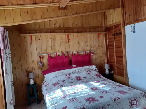 Detached chalet. Mountains, change of scenery, calm and sunshine guaranteed