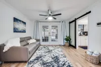 Ultimate Comfort & Modern Elegance in our Renovated Pool House with Hot Tub