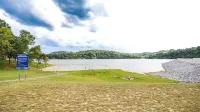 Lakeview Landing, pet friendly lake front home on Boone Lake
