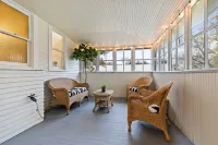 The Historic Ola Babcock Miller Retreat with Hot Tub - Homestays