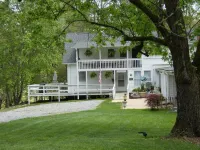 Historic Farmhouse Guest Quarters