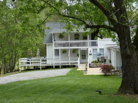 Historic Farmhouse Guest Quarters