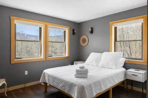 Modern Mountain Escape + Studio minutes to town & mountains Hoteles en Waitsfield