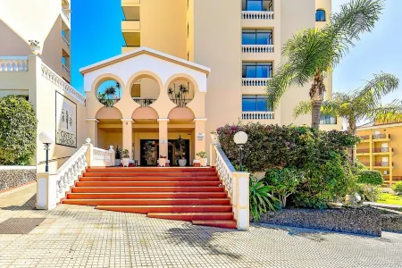 Cozy Studio with Large Patio in Castle Harbour, Los Cristianos