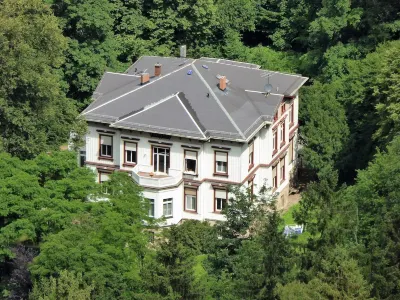 Living on the edge of the "Thuringian Forest" nature reserve in Spindler Villa Hoteles en 