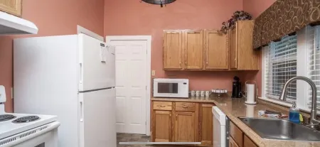 Spacious R&R University Retreat Отели рядом с достопримечательностью «Mountain View Event Center»