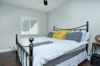 River R&R Historic mountain views. Ski Monarch 25 miles. Blocks from downtown.