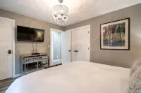 University Area Bungalow - The Moxie Harris House