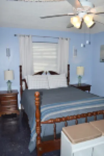 Home away from Home! Close to Beaches and Shops.