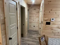 Cozy cabin in the woods.   Close to boat ramp.  Shared 5 bay boat storage