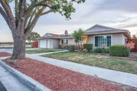 Fresno State 4BR/2BA+Private Pool +Game Room+ Gym!