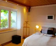 Quiet charming apartment overlooks the vineyards! Hotels in Bullay