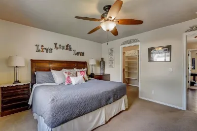 Comfortable Family-Sized Home w/ 4br 3 bath, ping pong, fast wifi and hot tub! Hotels near Night Stalkers Haunted Trail