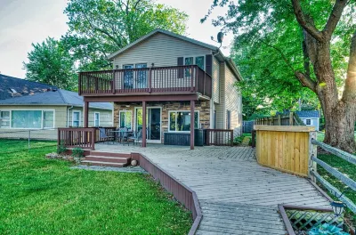"Pier"adise on Long Lake - Lakefront Home
