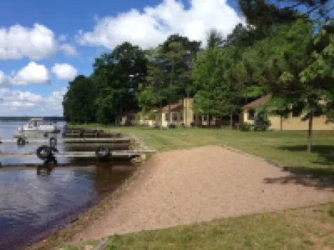 Spacious newly remodeled pet-friendly home