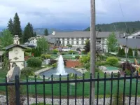 Icicle Village Resort, Luxury Queen Suite Condo. Just 1/2 mile from down town