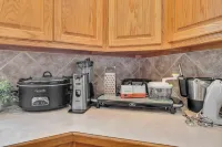 Peaceful & Charming Farmhouse;Firepit;Near Weston, St.Joe & Atchison ;Sleeps 10 - 3-Star