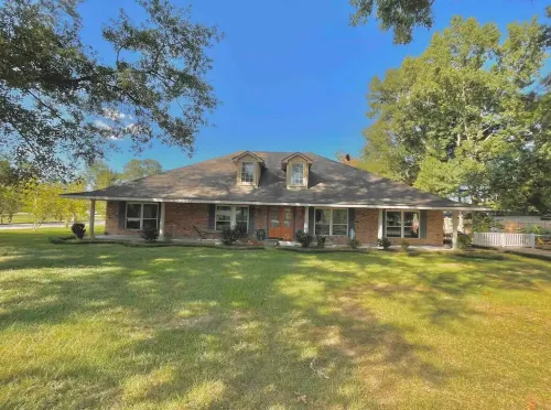 Classic southern home! Beautiful big kitchen, and centrally located home.