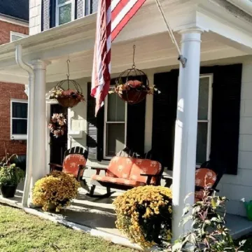 Five Star Charmer! Great Location Downtown & Stadium! Parking too!