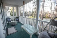 Blue Haven-Beach Condo with Pool and Hot Tub