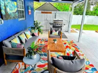 Waterfront Retreat, Large Pool, Hot Tub, Family-Friendly & Near Beach