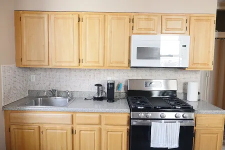 Charming second-floor apartment in Jersey City, close to Manhattan! Отели рядом с достопримечательностью «Либерти Сайенс Сентер»