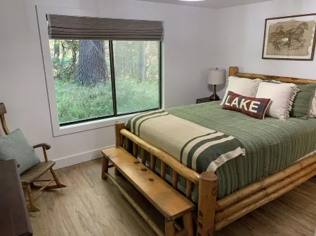 Freshly renovated golf course condo near downtown McCall and Payette Lake! Отели в г. Мак-Кол