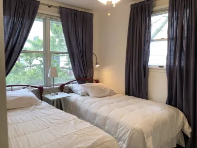Oceanblock & Downtown Bethany - 2 bed / 1 bathroom with Private Sun Porch
