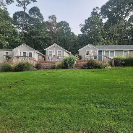 2 Bedroom Hamptons Waterfront Cottage Rental