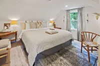 Adorable Family Cottage near Metro Access to DC Sleeps 8