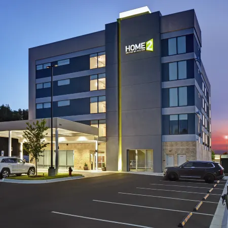 Home2 Suites by Hilton Raleigh North I-540 Отели рядом с достопримечательностью «Торговый центр Triangle Town Center»