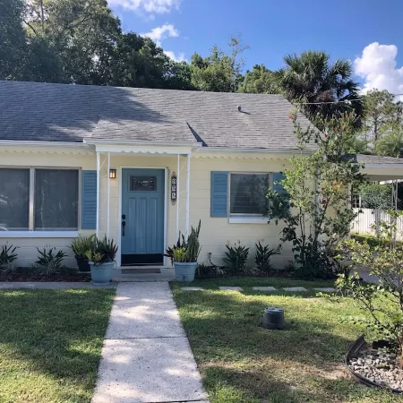 Historic District Bungalow - Easy Walk to Downtown