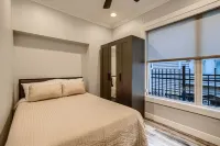 Beautiful Midtown 2BD – Parking + Fast WiFi