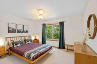 Luxury Bryce Cabin w/ Hot Tub, Mountain Views, Theater, Game Room, Firepit!
