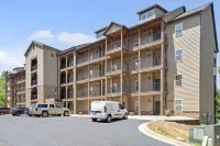 Lakefront Retreat on Lake Taneycomo, Near Branson Landing and Attractions