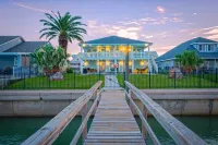 Copano Bay, Rockport, Tx. Waterfront, Private Pool & Hot Tub, & Pier Hotels near Rockport / Corpus Christi KOA Holiday