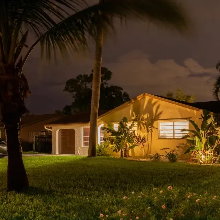Sailfish Cove –Tropical Escape Minutes from Delray
