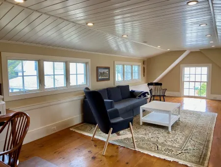 Close to beach, dining and downtown Отели в г. Harwich Port