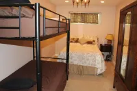 Luxury Lake Suite  9 Hole & Disc Golf with Hot Tub, Views, Large Patios. Hotel a Mendocino County