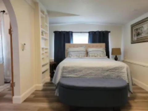 Cocoa Village Hideaway - 1 Bedroom/1 Bath Walk to Riverfront and Restaurants Hotels in Cocoa