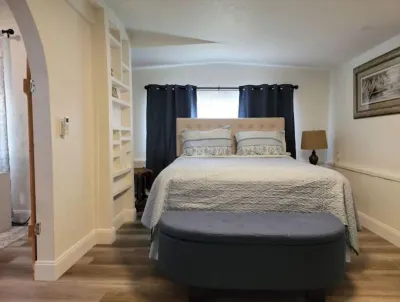 Cocoa Village Hideaway - 1 Bedroom/1 Bath Walk to Riverfront and Restaurants Hotels near Cocoa Village
