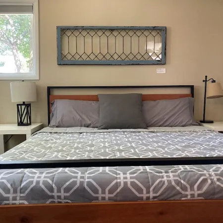 Ground Floor Private Apartment Near Manito Park, Downtown, and Sacred Heart