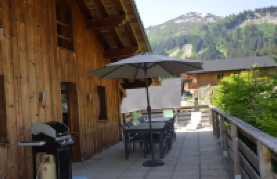 Chalet sleeps 14 with jacuzzi, 200m of Pré la Joux ski lift - Chatel Reservation