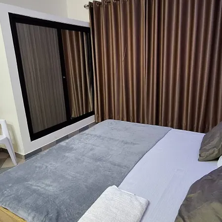 Deluxe King Size Bed & Saloon