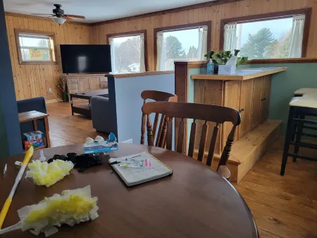 Cozy home centrally located with view of lake Superior and comfy beds!