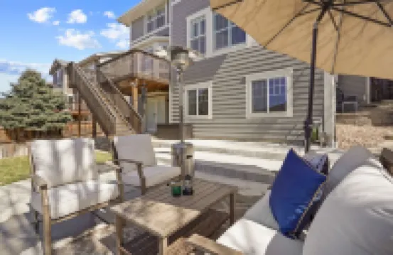 Newly Remodeled Walkout Basement w/ Private Entry, full kitchen, private W/D