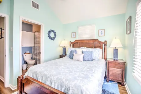 Waterfront Island Escape with Private Plunge Pool Отели в г. Duck Key