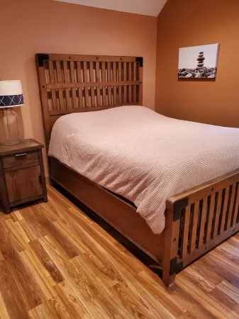 Two bedroom cottage near beautiful Herbster beach. Отели в г. Кловер