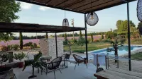 Mas Provençal Avec Piscine 8p + 1 Bébé Hotels in Lamotte-du-Rhone