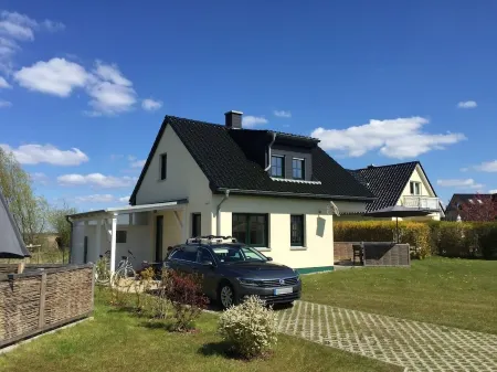 Quiet holiday home right on the Baltic Sea near Warnemünde